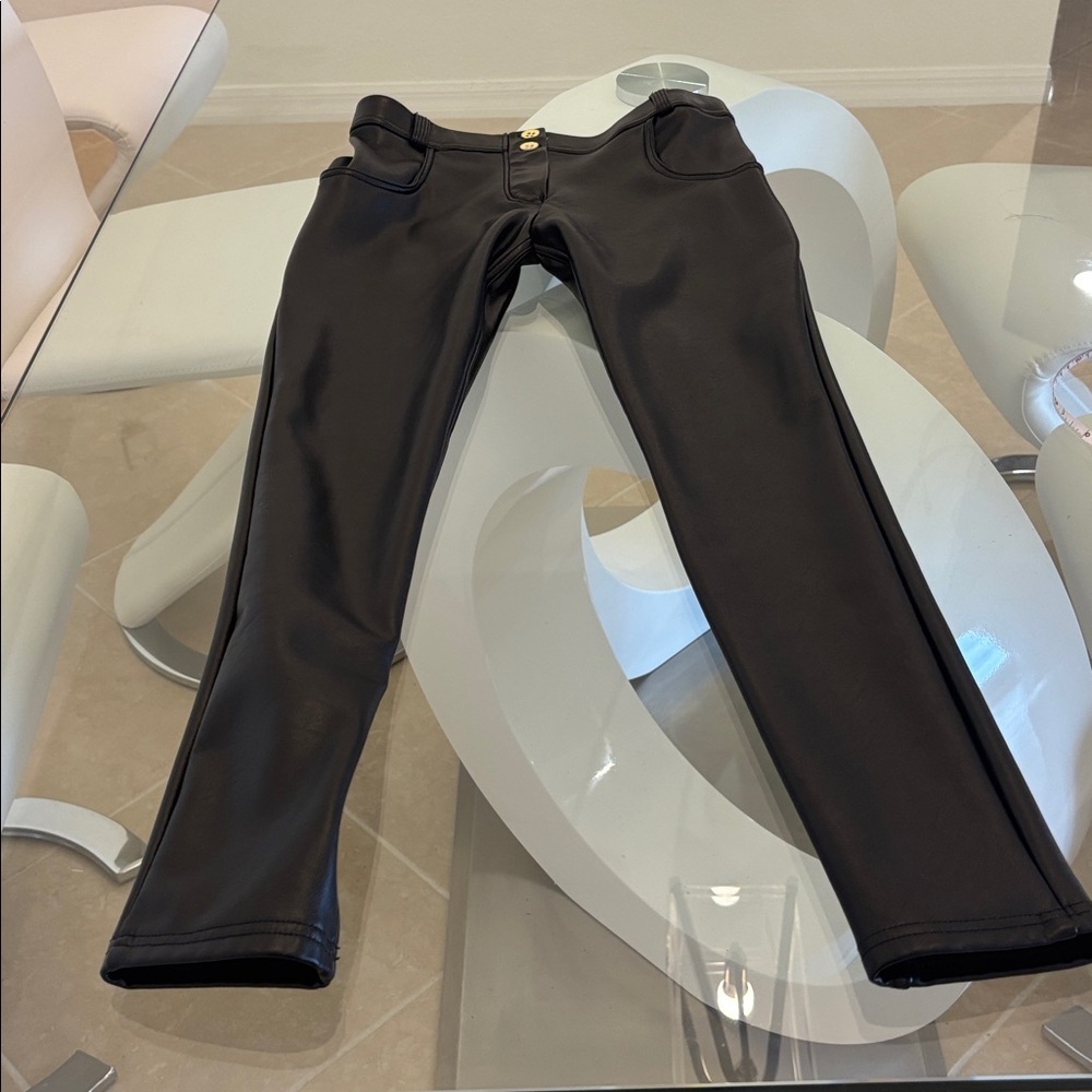 Best yoga  faux  leather jeans straight leg with a butt lift ❤️ very stretchy.